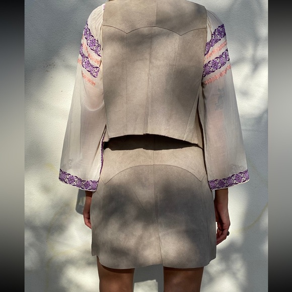 RARE vintage Two-Piece 60s/70s suede skirt set - Picture 3 of 8